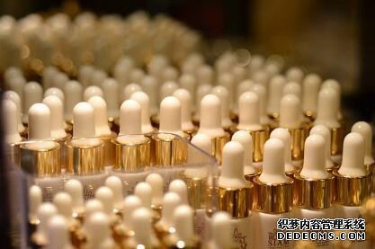 化妆品进眼睛里怎么办